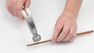 舊筷子不要扔，用鐵錘砸一下，放衛生間和廚房，一年省下幾百元，超好用
