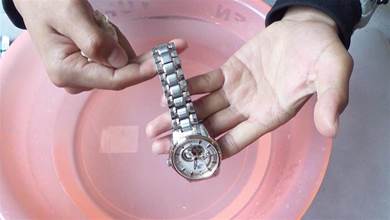 手錶戴久了錶鏈很髒，教你快速清洗，不用去表店輕鬆洗乾淨，跟新買的一樣乾淨