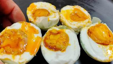 醃鹹鴨蛋有竅門：只需2種輔料，10天就熟，蛋黃流油起沙，超級香